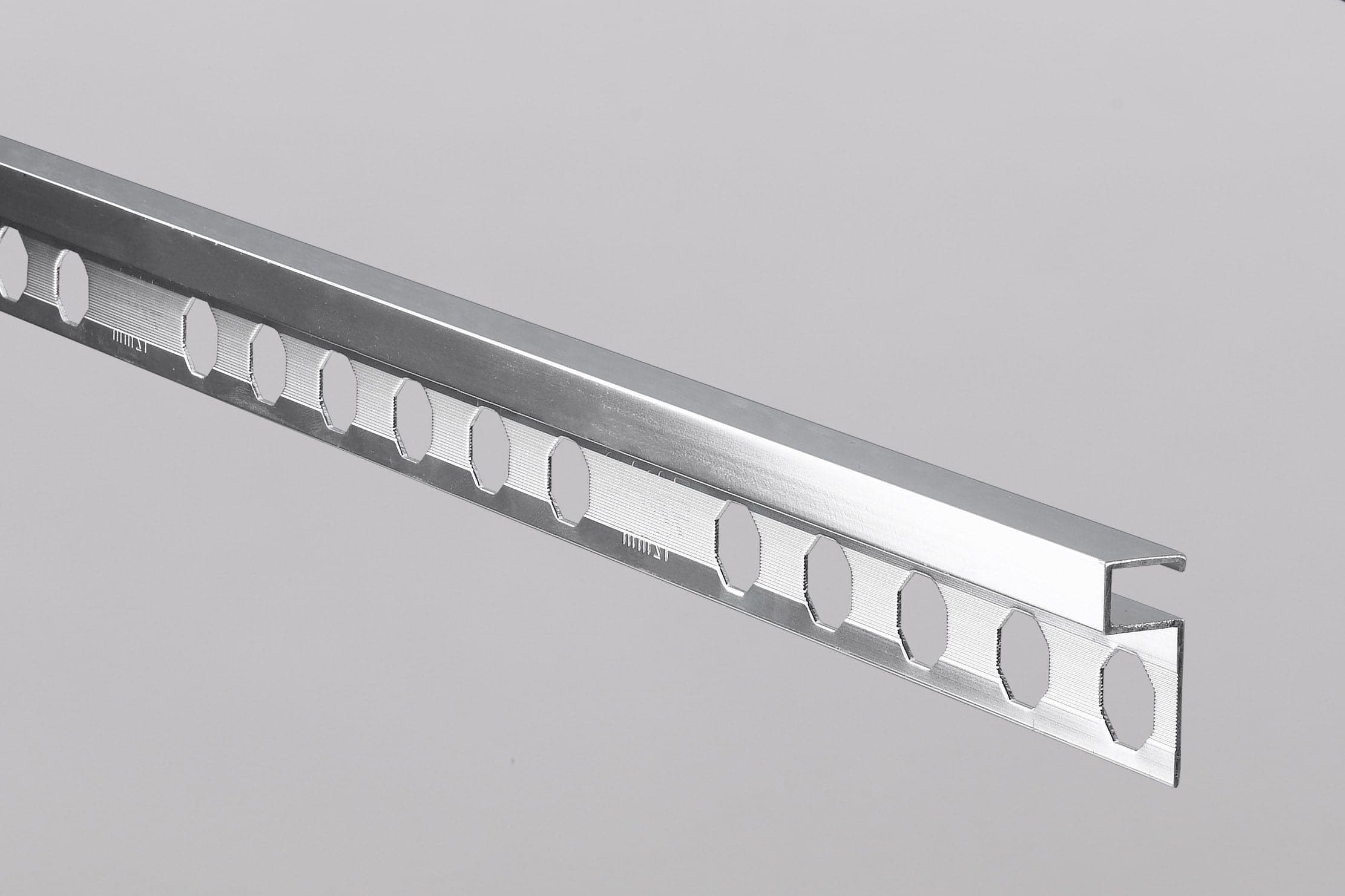 شريط ديكور ألمنيوم R12 × 10 مم، فضي لامع – EMBEPLAST